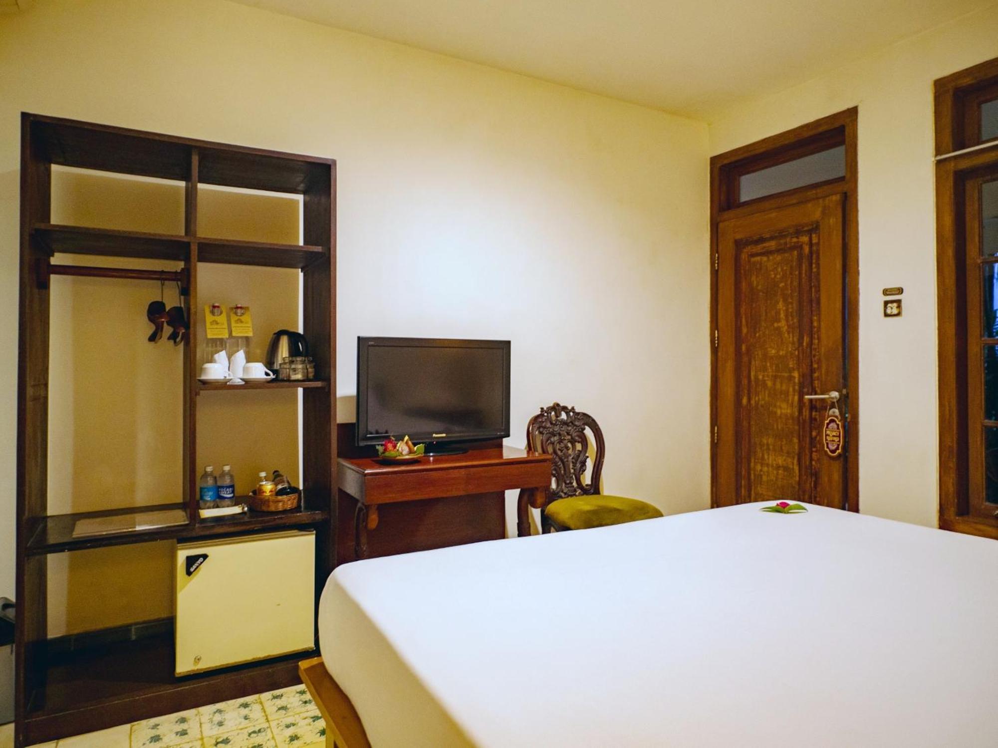 Hotel Tugu Blitar Extérieur photo