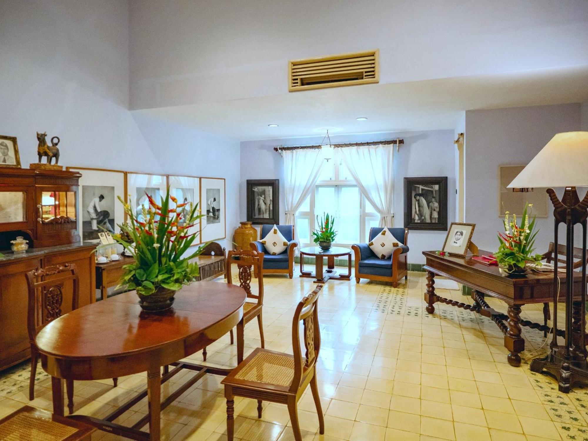 Hotel Tugu Blitar Extérieur photo