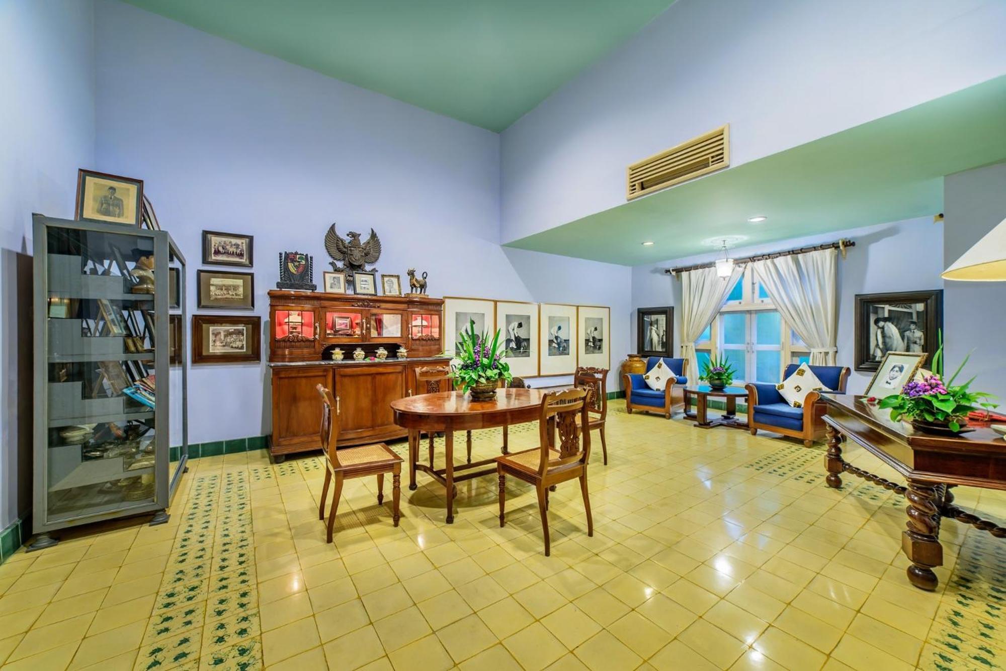 Hotel Tugu Blitar Extérieur photo