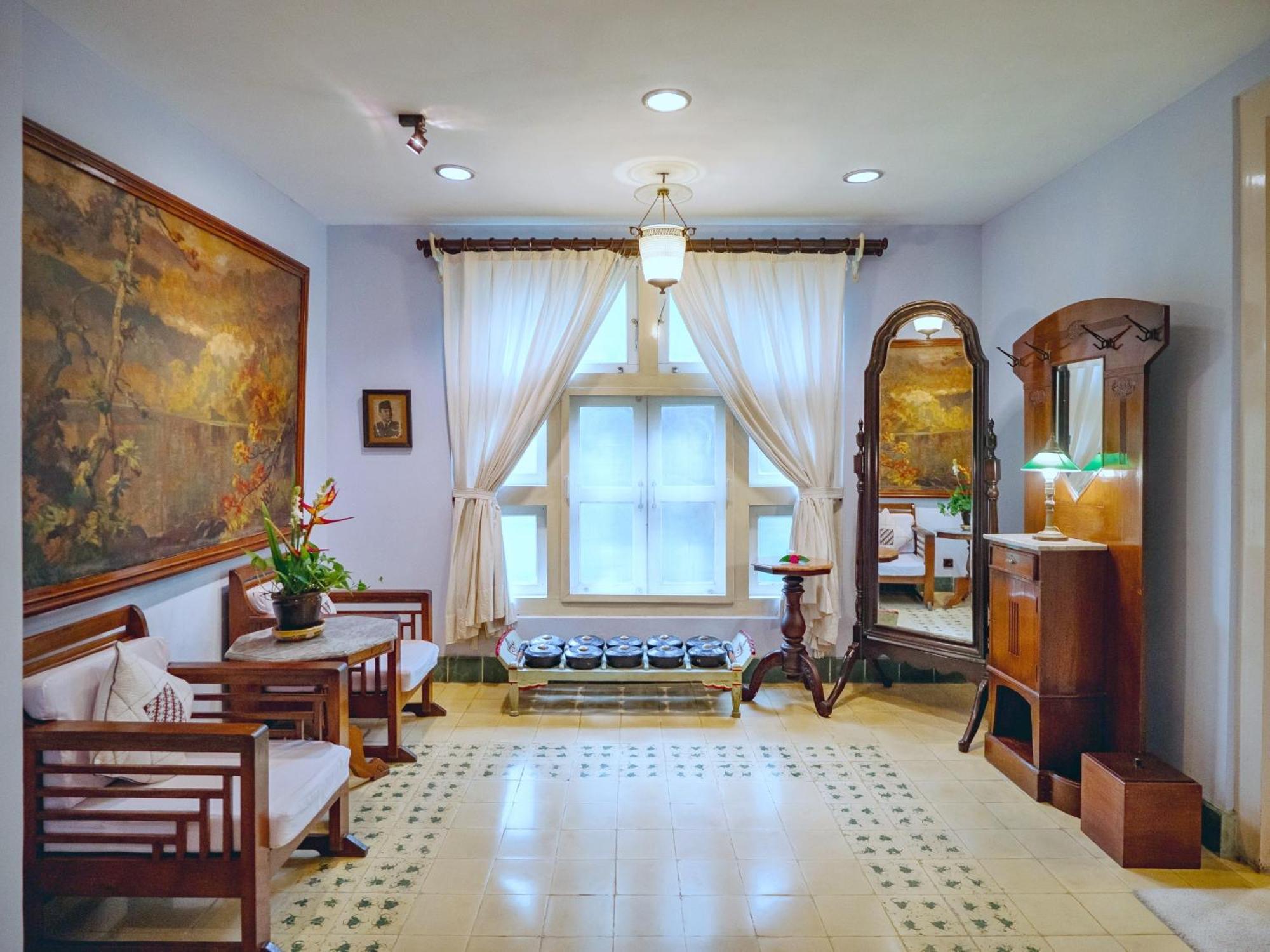 Hotel Tugu Blitar Extérieur photo