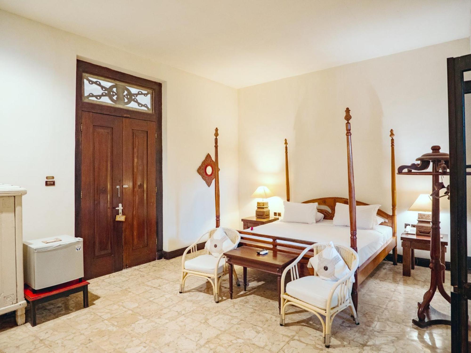 Hotel Tugu Blitar Extérieur photo