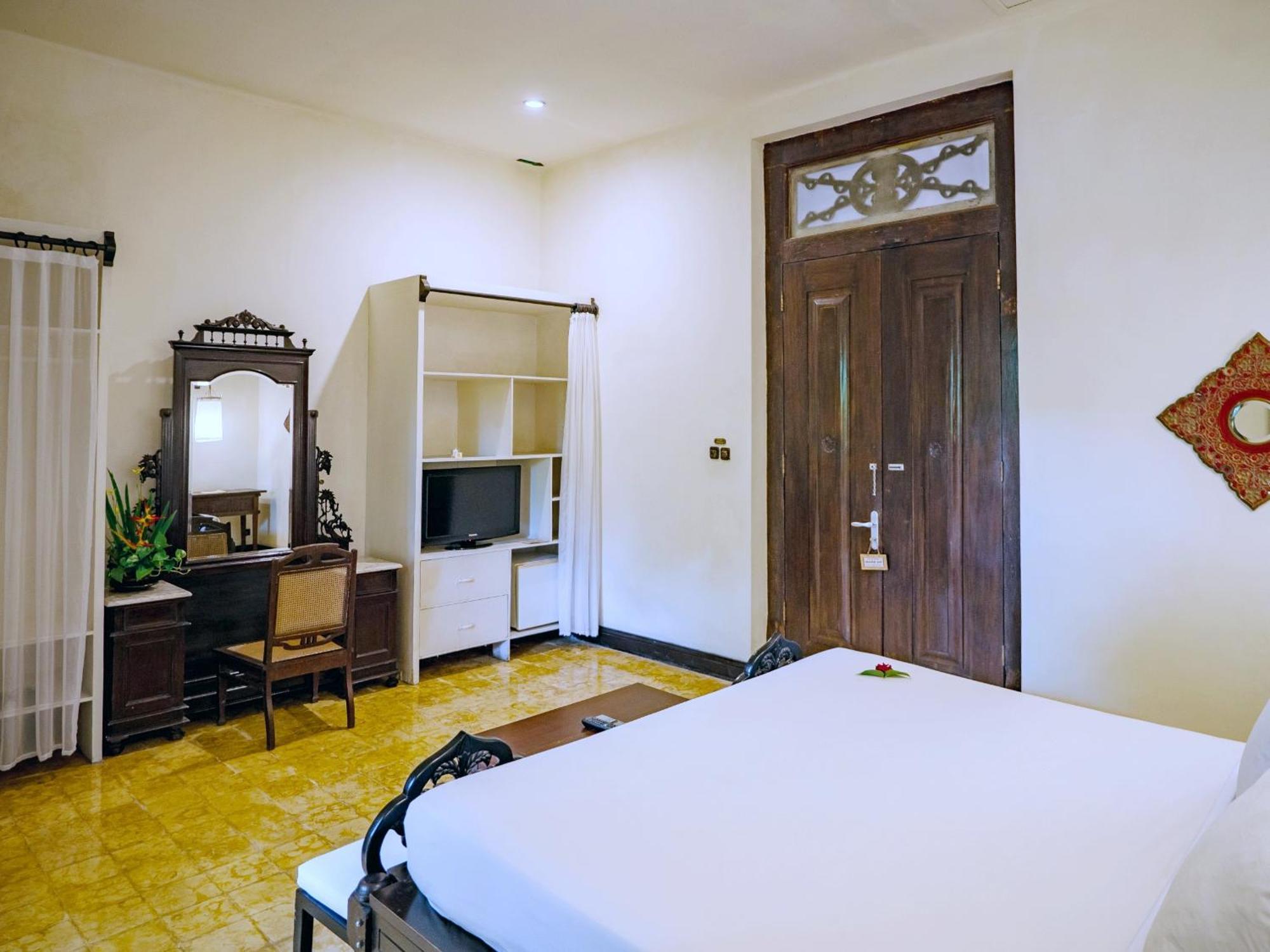 Hotel Tugu Blitar Extérieur photo