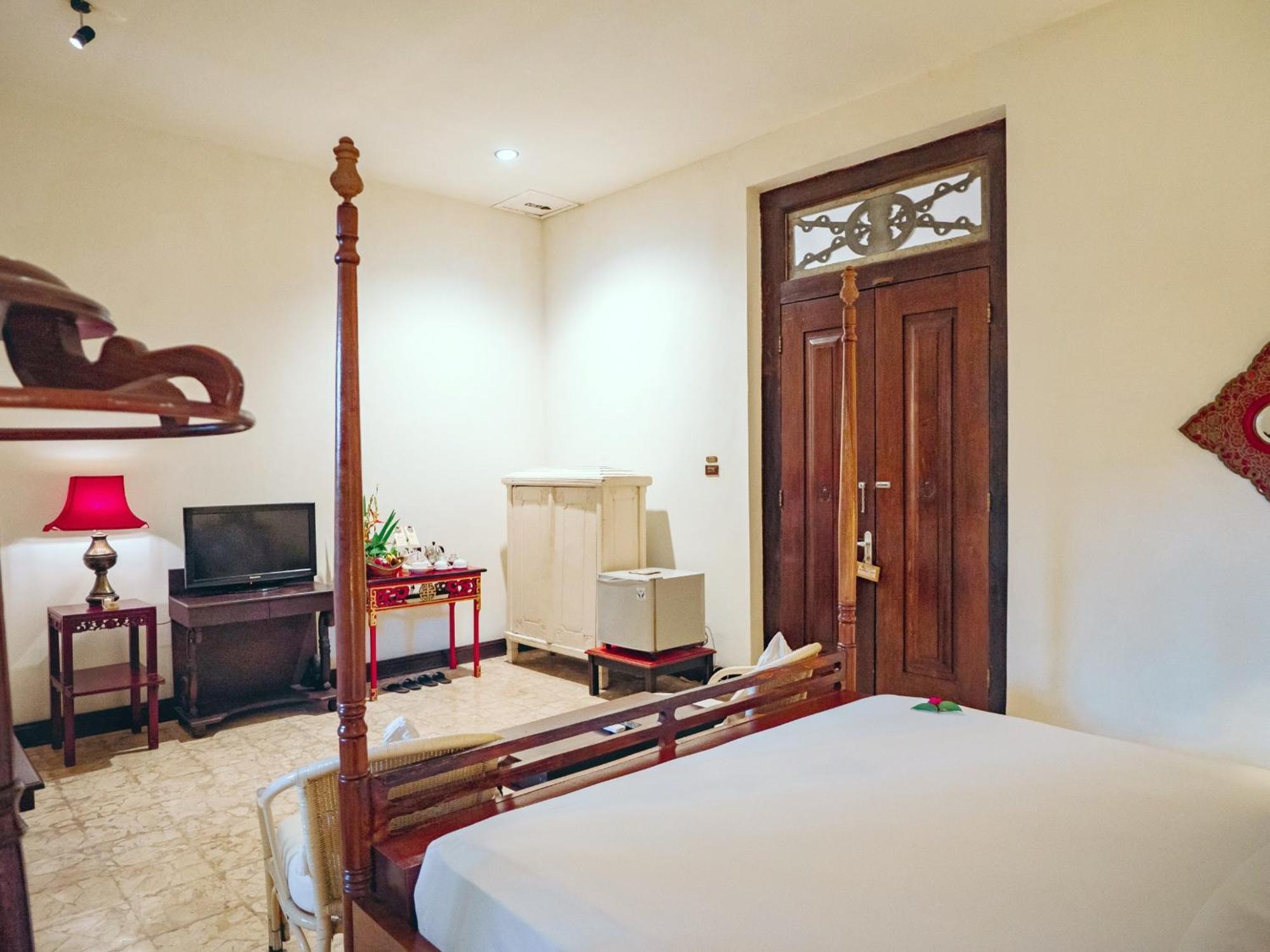 Hotel Tugu Blitar Extérieur photo