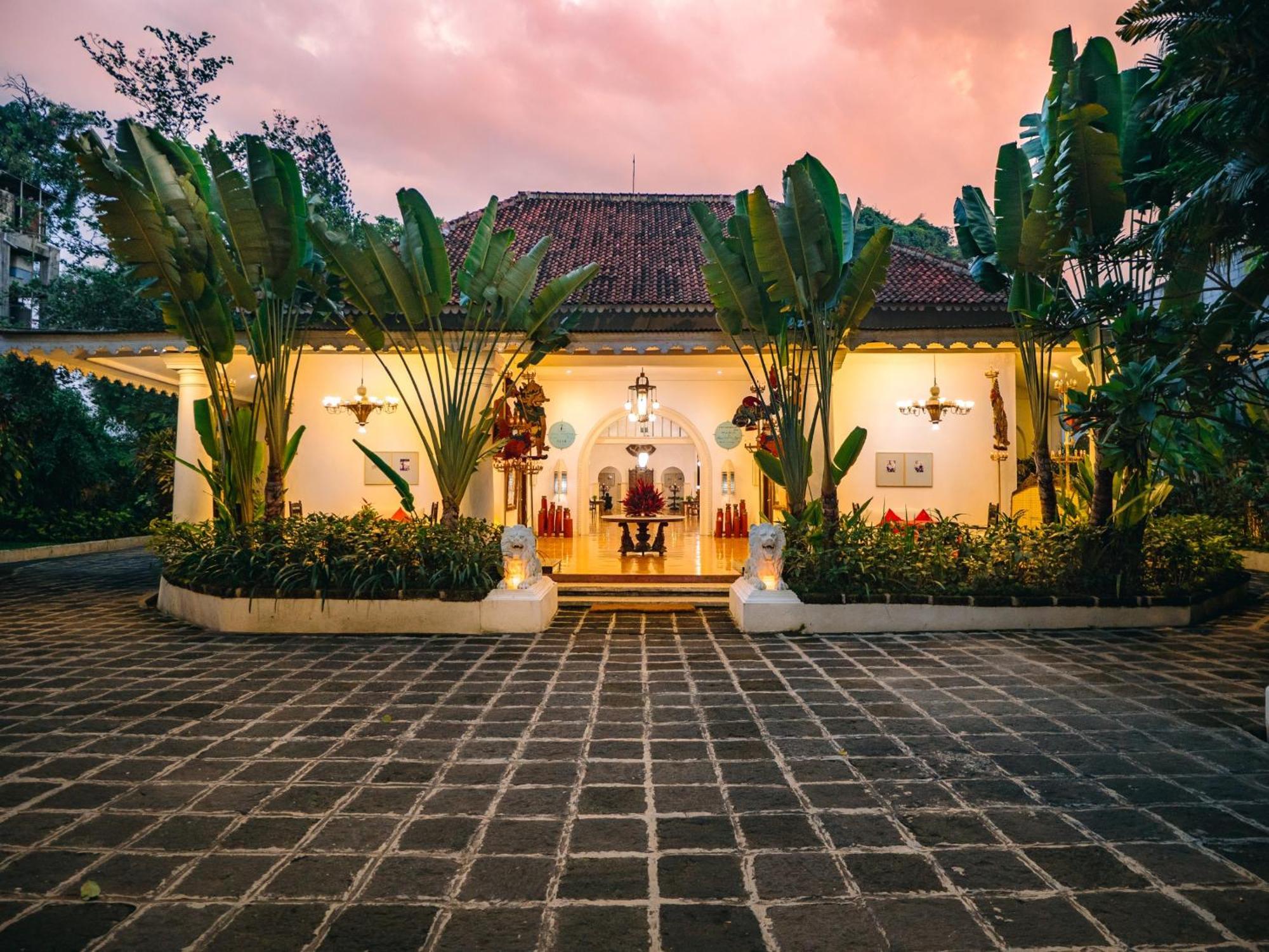 Hotel Tugu Blitar Extérieur photo