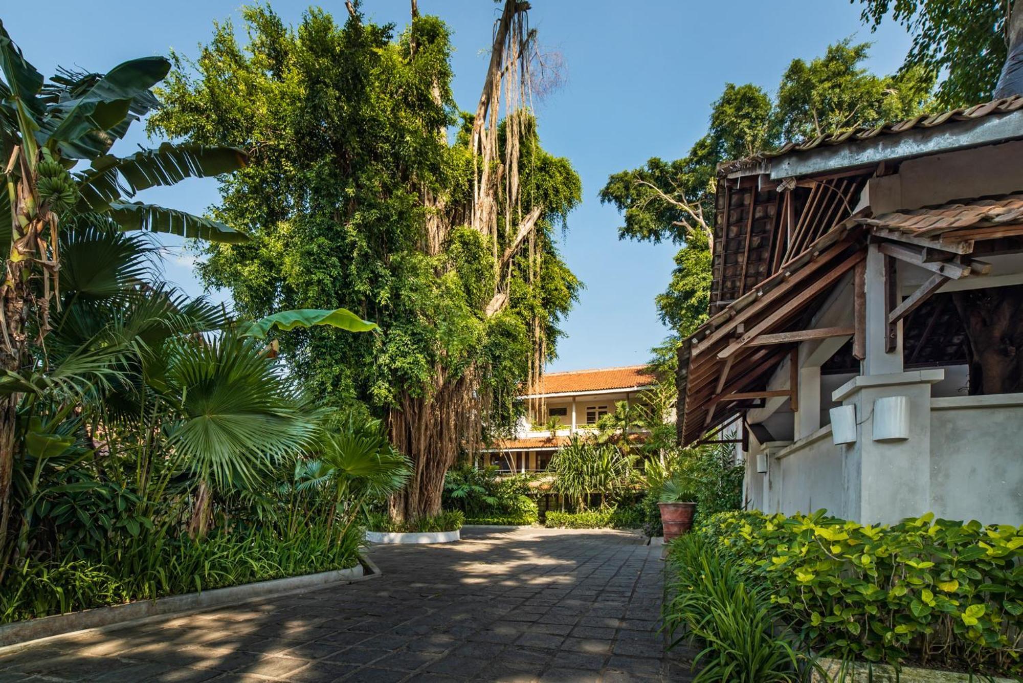 Hotel Tugu Blitar Extérieur photo