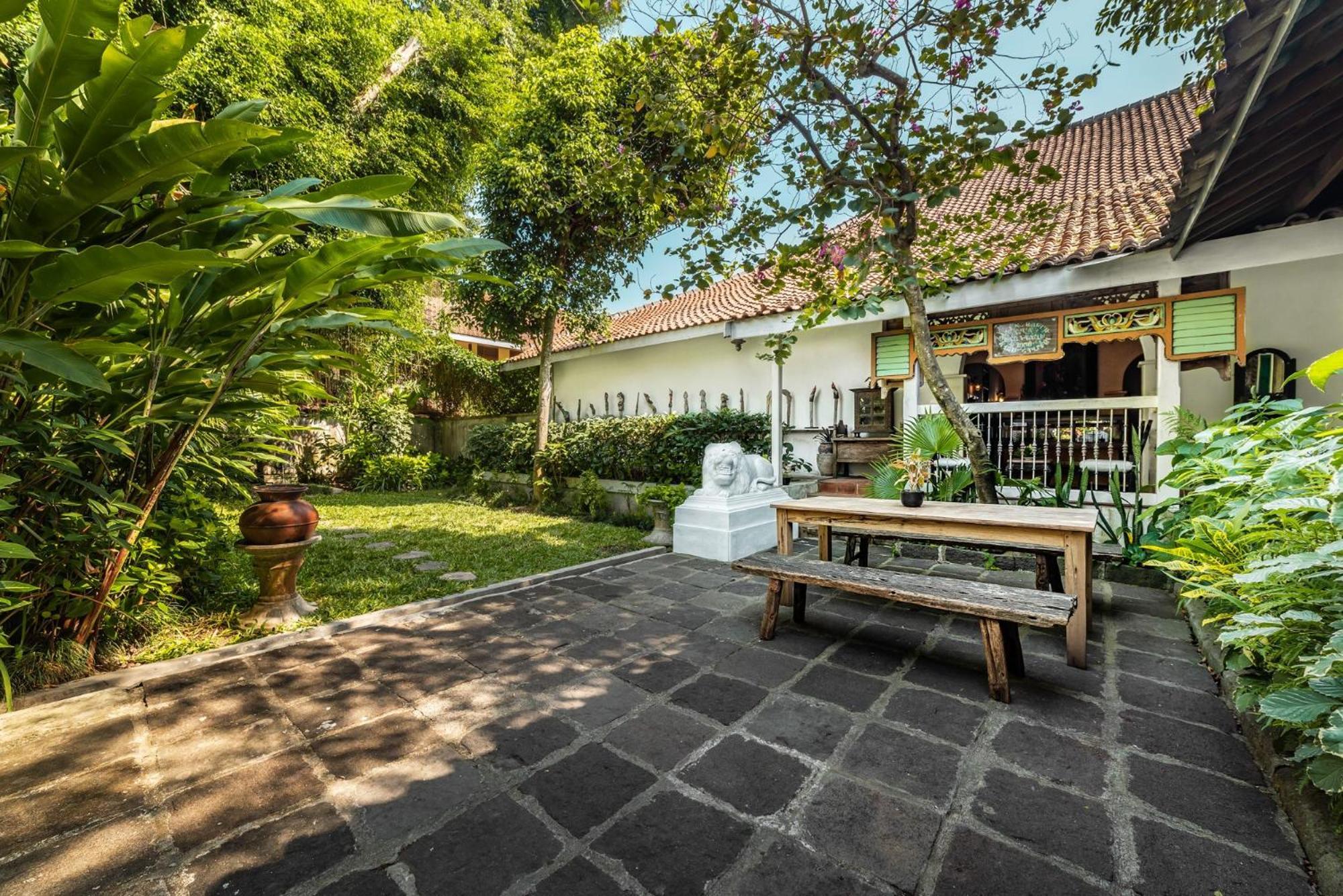 Hotel Tugu Blitar Extérieur photo