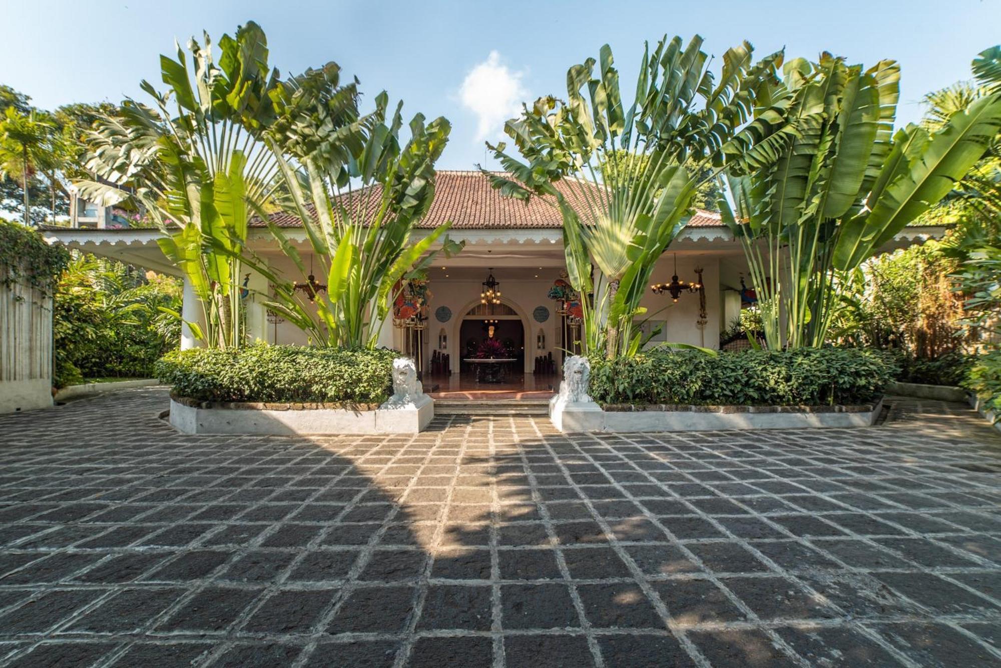 Hotel Tugu Blitar Extérieur photo